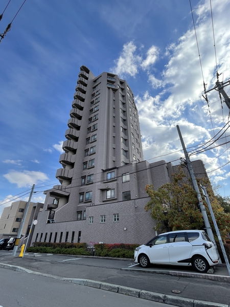 ラピスガーデン中央図書館前