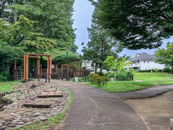 読書の森公園まで約270m(徒歩4分)