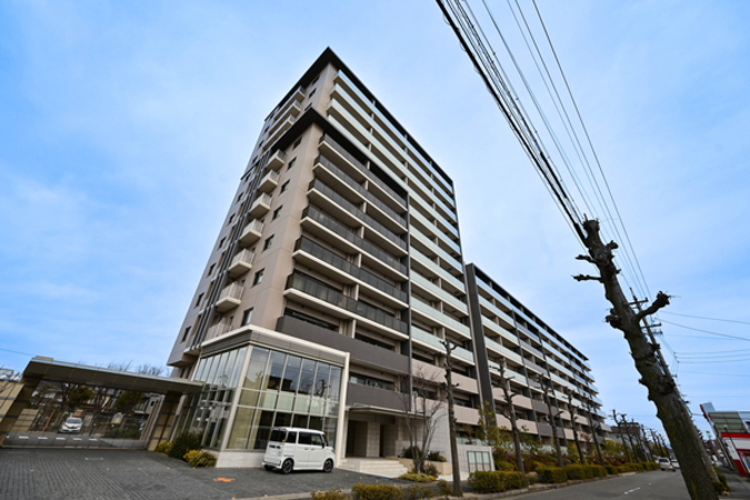 【バンベール小牧カーサシティ】外観