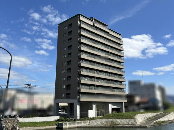 【アーバンビューリバーコート】外観