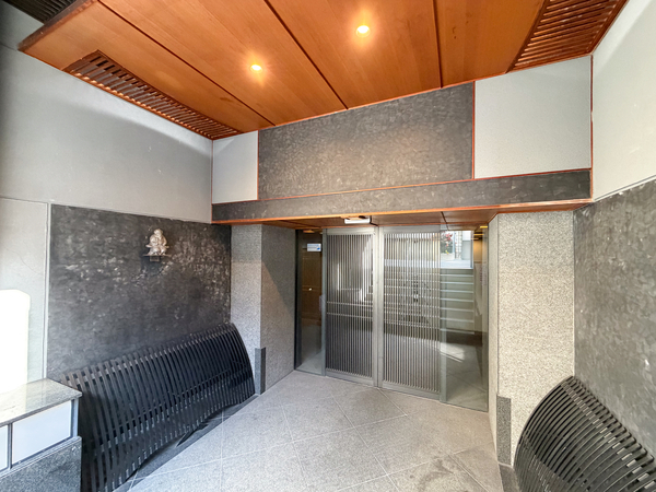 【ヴェルビュ二条城東】エントランス 【ヴェルビュ二条城東】エントランス