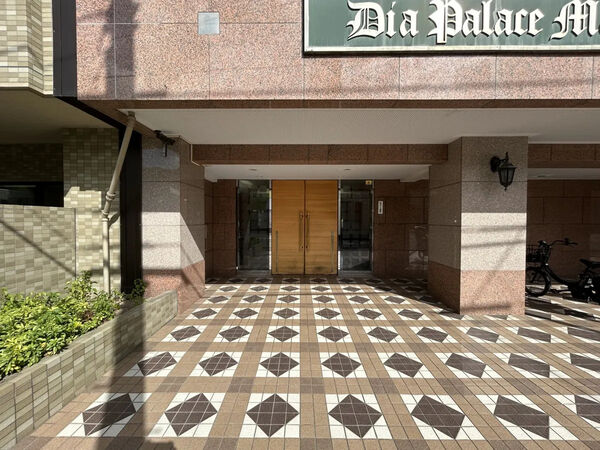 【ダイアパレス真駒内公園】エントランス 【ダイアパレス真駒内公園】エントランス