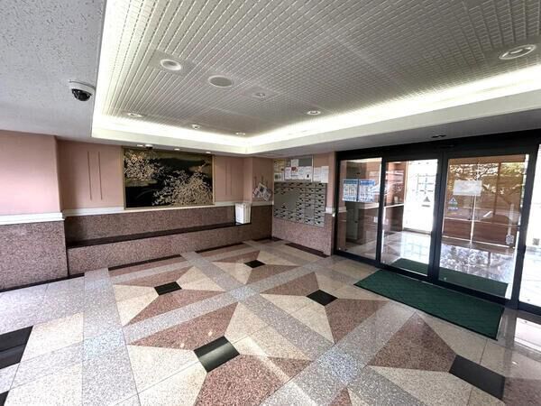 【ダイアパレス真駒内公園】エントランス 【ダイアパレス真駒内公園】エントランス