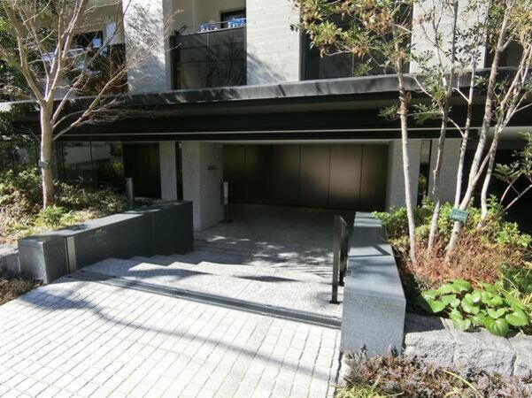 【ディアナコート池田山公園】エントランス 【ディアナコート池田山公園】エントランス