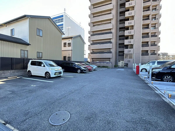 【グラン・コート豊田本町】駐車場