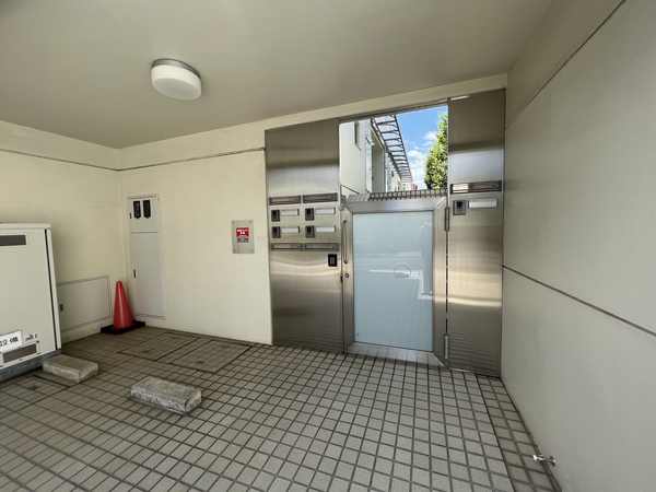 【ザ・コーチハウス】エントランス