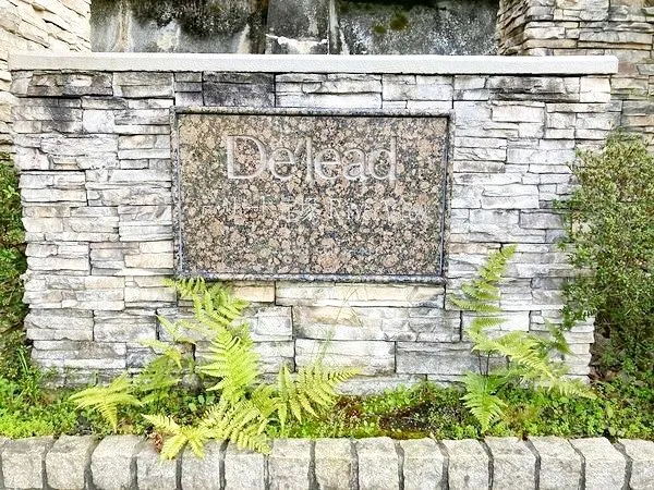 【デ・リード宝塚リバービュー】銘板