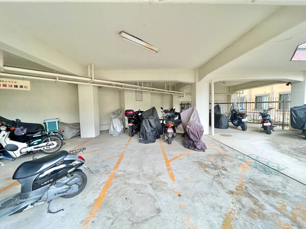【ニュー菊名ハイツ】共用部分(バイク置場) 【ニュー菊名ハイツ】共用部分(バイク置場)