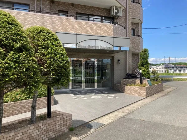 【ライオンズガーデン八乙女】エントランス