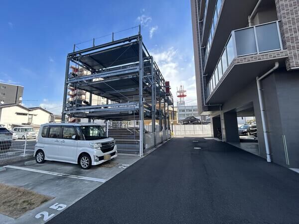【ビ・ウェル老松町】駐車場