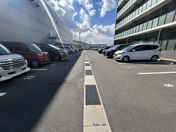 【ビ・ウェル老松町】駐車場