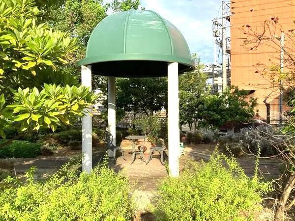 （敷地内公園　ガゼポ）
