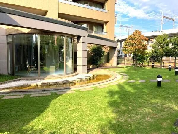 （敷地内緑地公園　ローンガーデン）