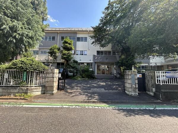 上落合小学校　約770m