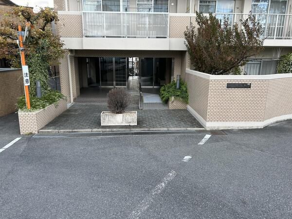 【ペルル東野】エントランス