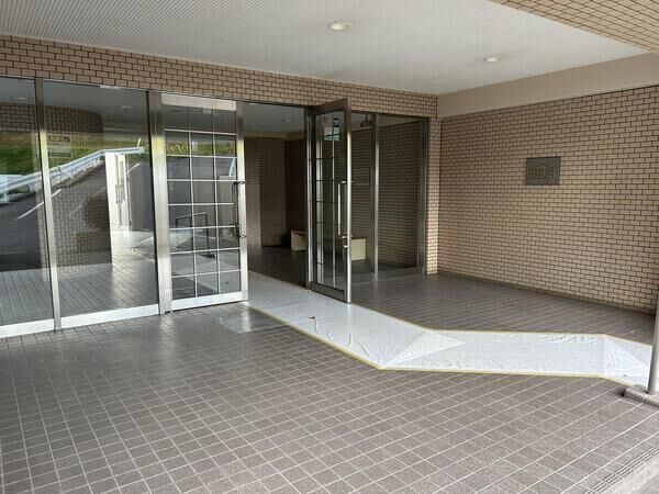 【ペルル東野】エントランス
