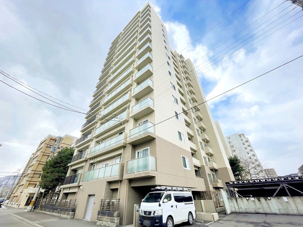 【ライオンズヴィアーレ円山南四条】外観