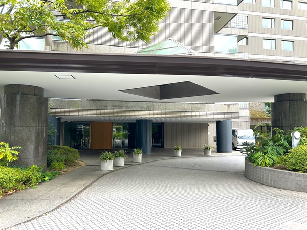 【駒沢ガーデンハウス】エントランス