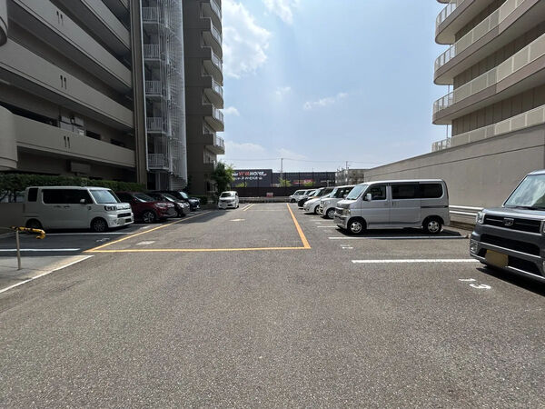 【忠道マンション】駐車場