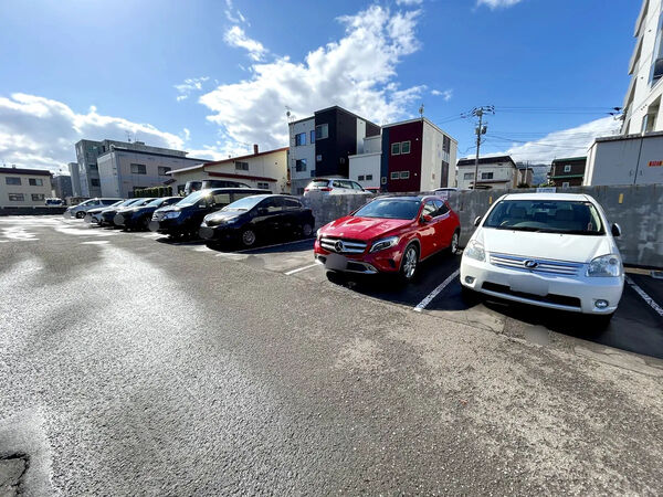 【クラッセ発寒中央ガーデンハウス】駐車場 【クラッセ発寒中央ガーデンハウス】駐車場