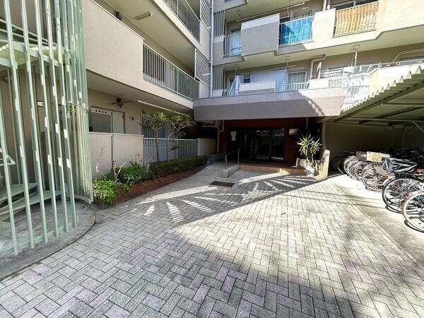 【大建コーポ江坂2】エントランス 【大建コーポ江坂2】エントランス