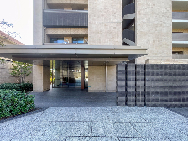 【ジオ西宮北口長田町】エントランス