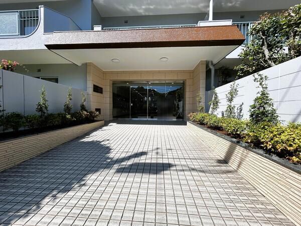 【日商岩井牛田マンション】<アプローチ> 【日商岩井牛田マンション】<アプローチ>