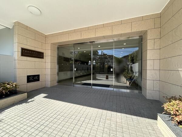 【日商岩井牛田マンション】＜エントランス＞