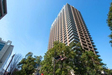 東京パークタワーの外観。周辺環境から外観まで洗練された趣き。