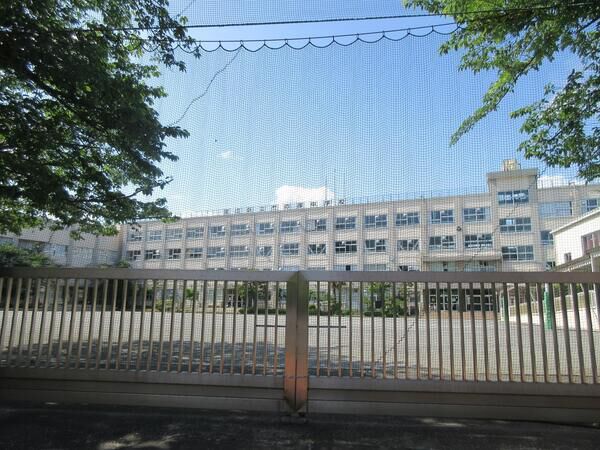 「区立竹の塚中学校」まで約740ｍ（徒歩10分）