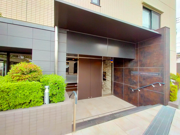 【プロミライズ横浜井土ヶ谷】エントランス