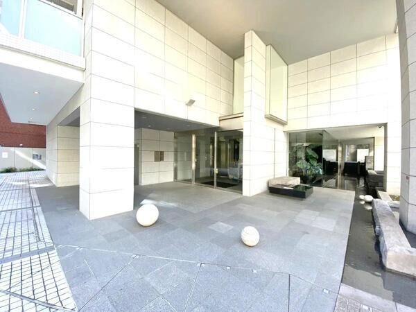 【レグノ・グランデ一番町タワー】エントランス1