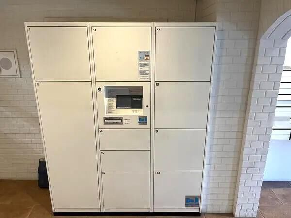 【チサンマンション新大阪十番館】エントラン2（宅配ボックス）