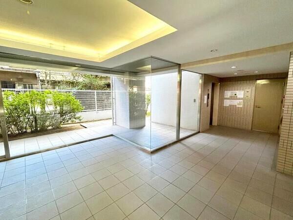 【ローレルコートアネスト医大前】エントランス1 【ローレルコートアネスト医大前】エントランス1