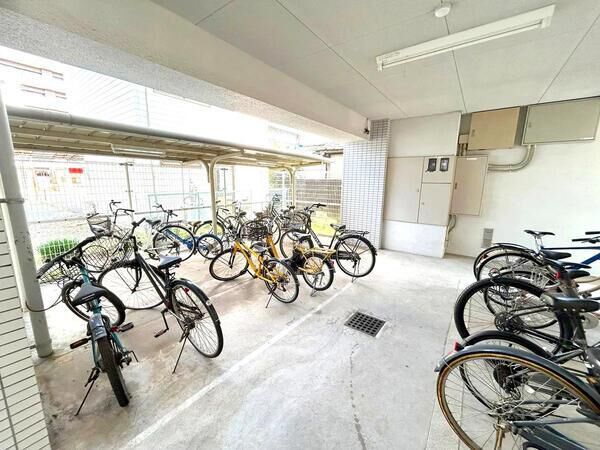 （駐輪場）