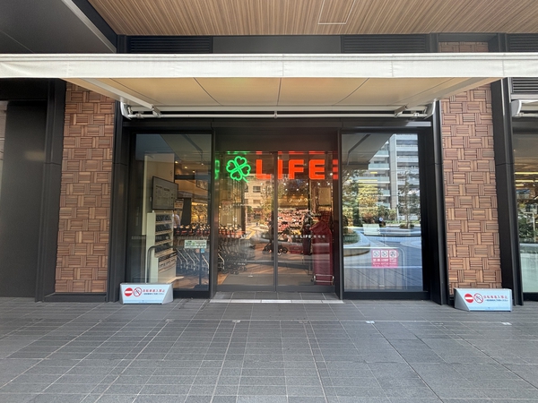 ライフ 勝どきミッド店まで約200m(徒歩3分)。 ライフ 勝どきミッド店まで約200m(徒歩3分)。