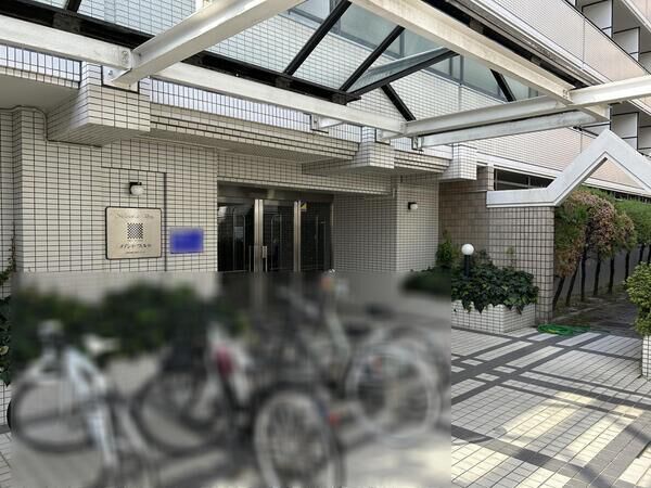 【メゾンドヴェルティ】エントランス