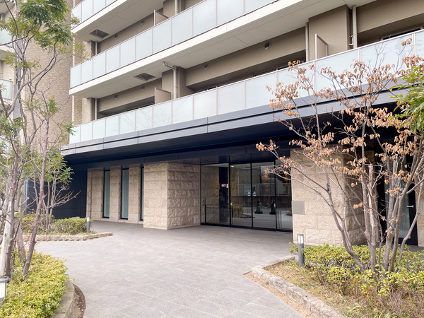 【プレサンスロジェ尼崎】エントランス