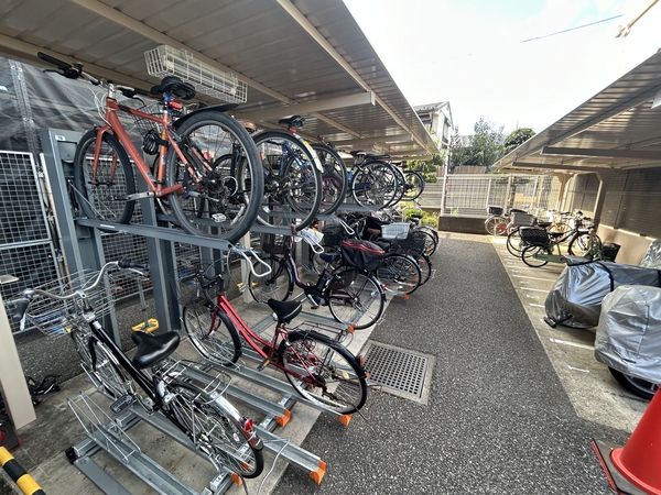 【ライオンズマンション大宮宮原】駐輪場