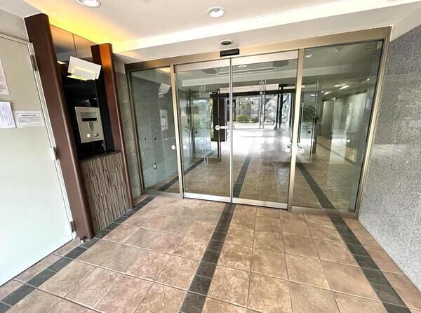 【ラピスソラーレ南20条エスト】エントランス２（風除室）