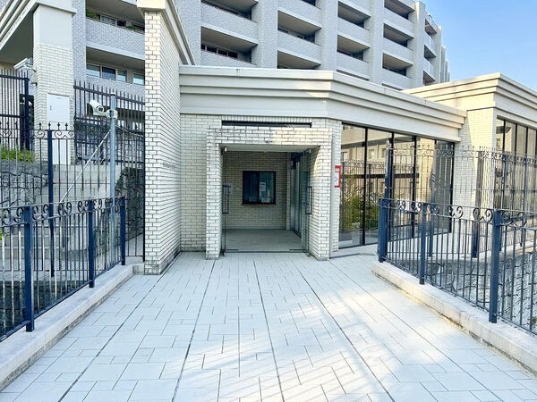 【エスリード西宮甲陽園】エントランス