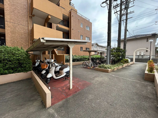 【三旺マンション藤ヶ丘東】駐輪場 【三旺マンション藤ヶ丘東】駐輪場