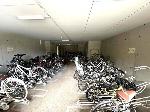 （駐輪場）