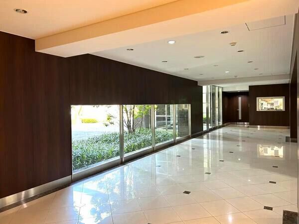 【リビンコートプライム津島】エントランス１