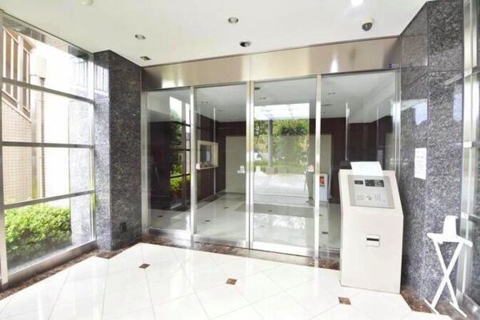 【リビンコートプライム津島】エントランス２