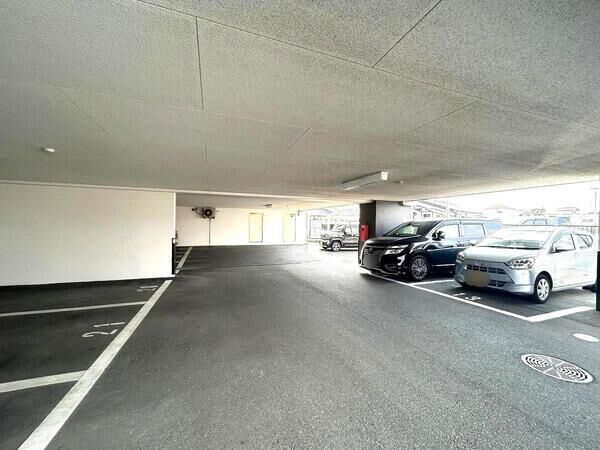 【アンピール海の中道アクアヴィラ】(駐車場) 【アンピール海の中道アクアヴィラ】(駐車場)