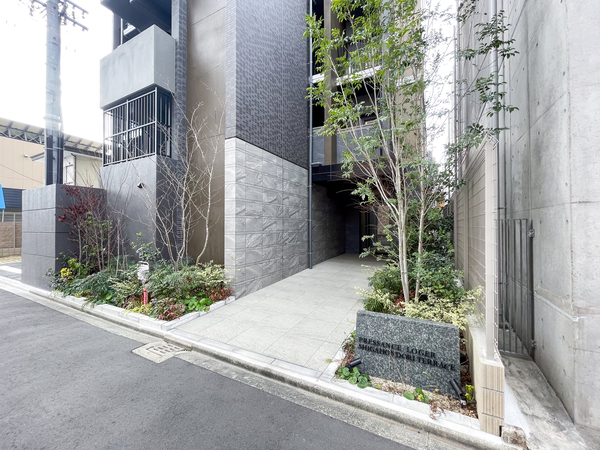 【プレサンスロジェ志賀本通テラス】エントランス