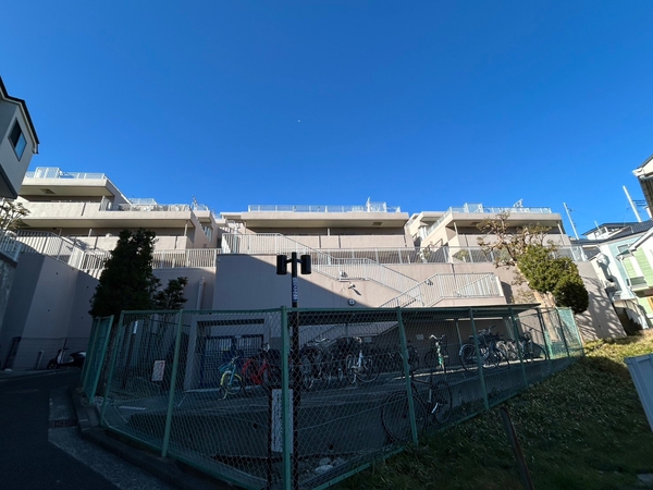 【コスモ井土ヶ谷グランヒルズ】外観