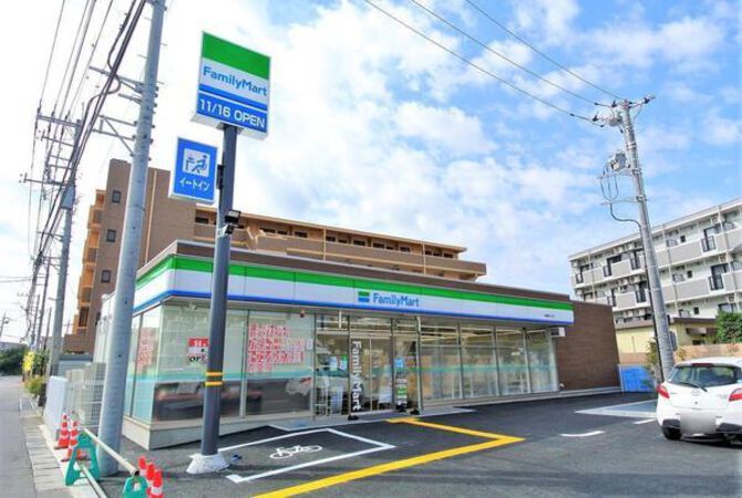 ファミリーマート指扇駅北口店　約100ｍ