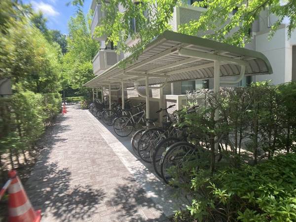 【桂パークハウス西街区五番館】駐輪場